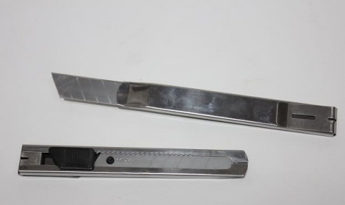 Нож 226  18мм металлический корпус