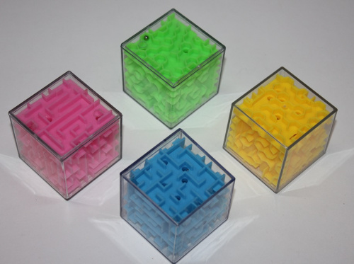 Кубик с лабиринтом